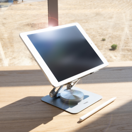 TooQ Soporte de Sobremesa con rotación 360° y ajustable para dispositivos de hasta 13”, Color Plata